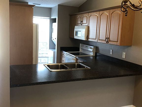 4th image of 16209 Rambling Vine Dr W