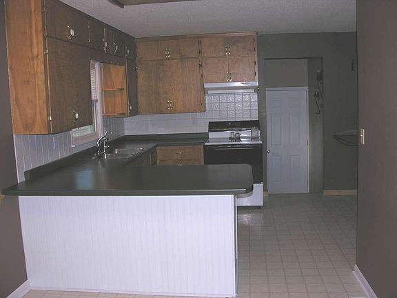 4th image of 106 N Lawrence St
