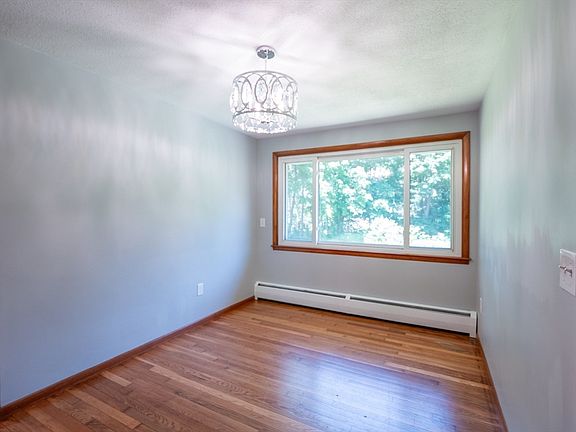 5th image of 622 Shrewsbury St