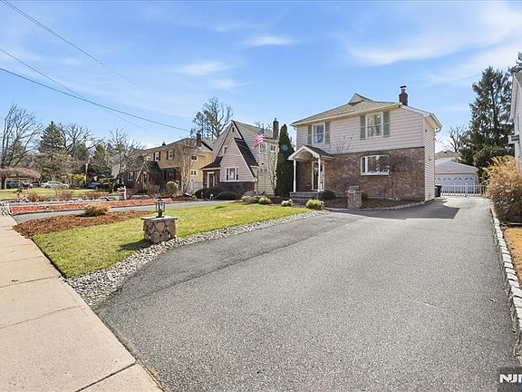 4th image of 30 Lincoln Ave