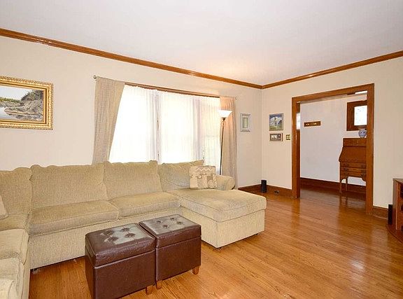 3rd image of 140 W Greenfield Ave