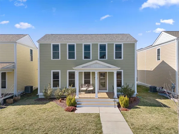 6109 New Town Dr, Saint Charles, MO 63301