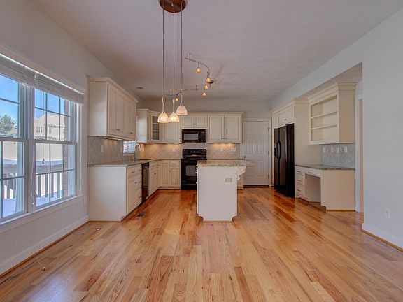 5th image of 525 Scarlet Dr