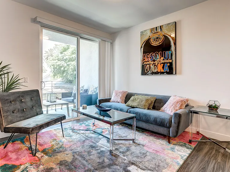 NOHO 55 Luxury Living — Photo 40