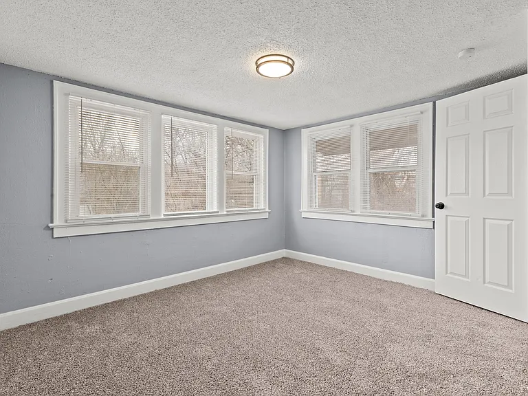 4437 Wayne Ave — Photo 20