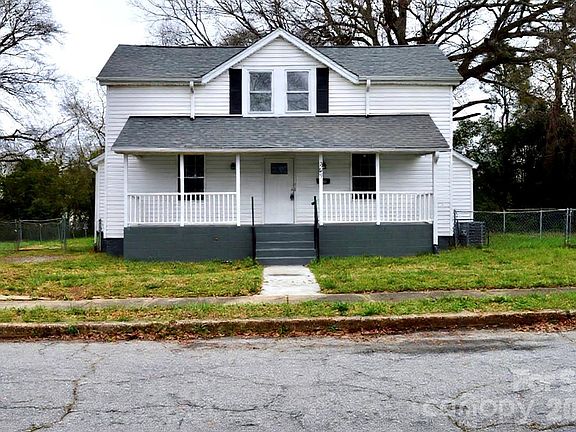 2nd image of 207 Magnolia St