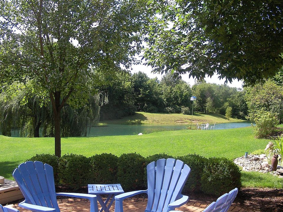 Private Yard w/ Pond