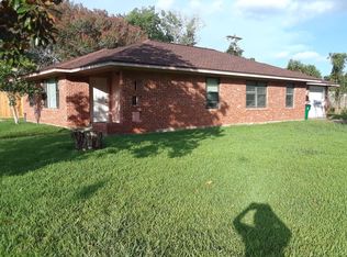 1269 Chevy Chase Dr, Angleton, TX 77515