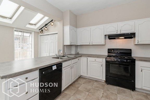 5th image of 44 Lincoln Ave