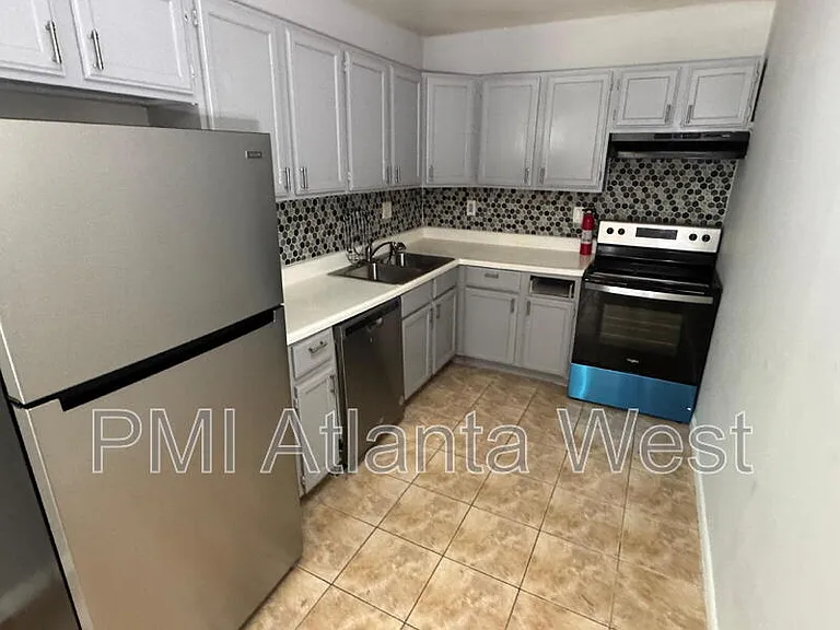 139 Lawton St SW — Photo 4