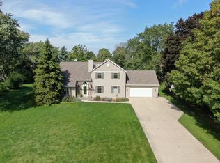 14316 W Maple Ridge Rd, New Berlin, WI 53151