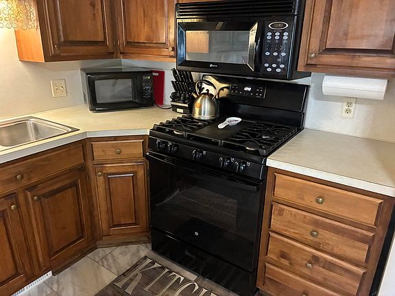 4th image of 896 Andover Ct SE