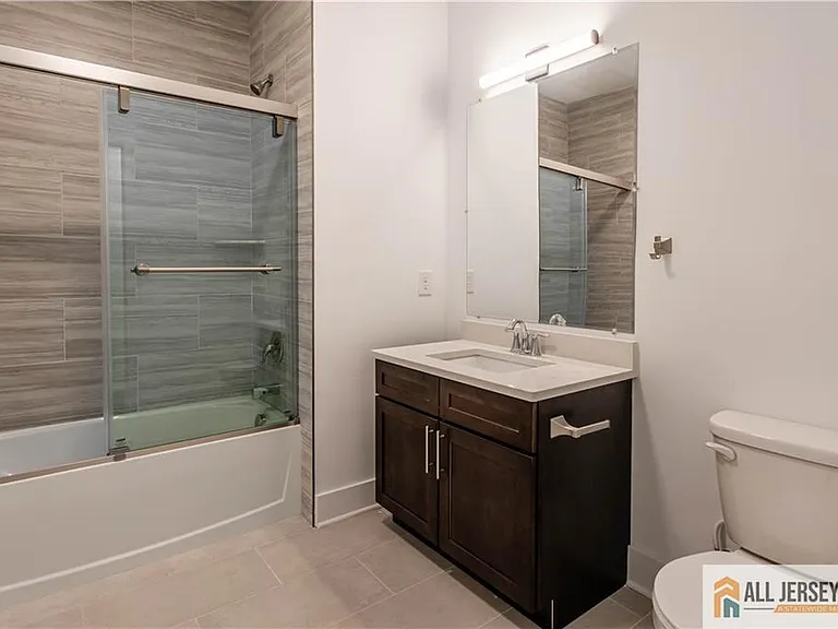 1025 Raritan Rd #414 — Photo 10