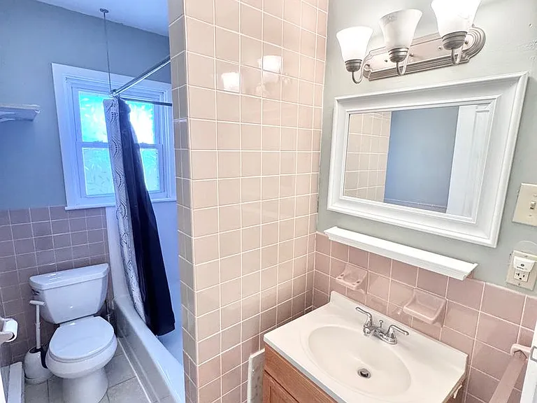 229 E Union Blvd — Photo 10