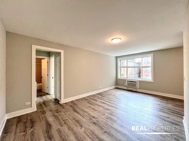 530 W Surf — Photo 41
