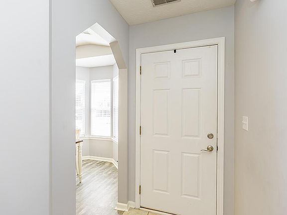 4th image of 1441 Day Lily Dr