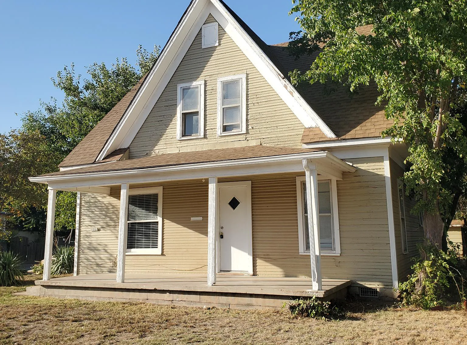 1402 East Maple Avenue - 1 — Photo 2