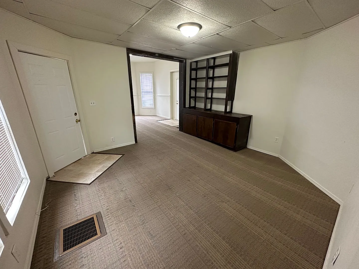 909 W. Taylor — Photo 3