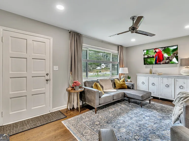 597 S Gordon Rd SW — Photo 9