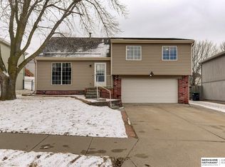 6714 N 111th St, Omaha, NE 68164