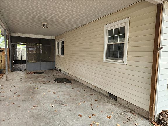 3rd image of 2333 Clark Ave