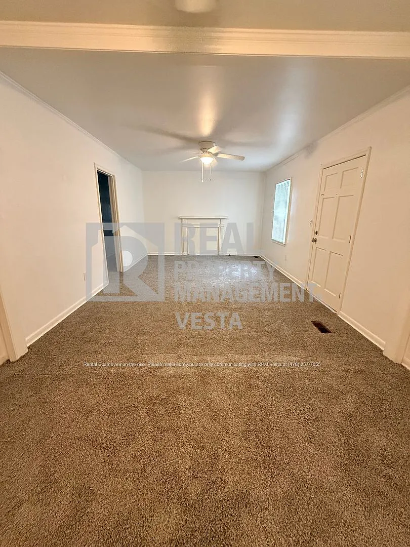 3 bed, 2.0 bath, 1716 sqft, $1,500 — Photo 3