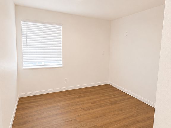 3rd image of 8426 Greenpoint Ave #B