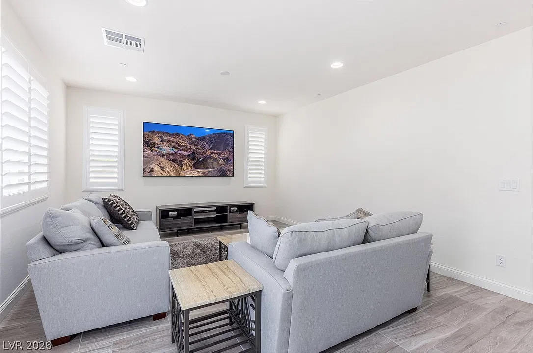 3 bed, 2.5 bath, 2320 sqft, $2,523 — Photo 3