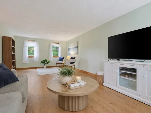 320 North St, Tewksbury, MA 01876