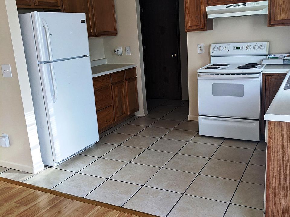 2nd image of 1410/1412 Lawrence Ave