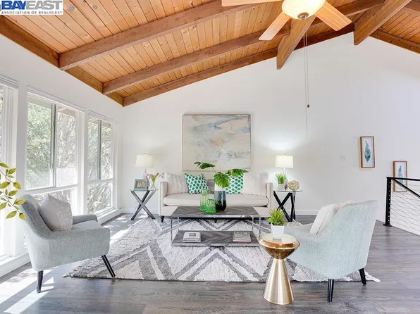 389 Ridgeview Dr, Pleasant Hill, CA 94523