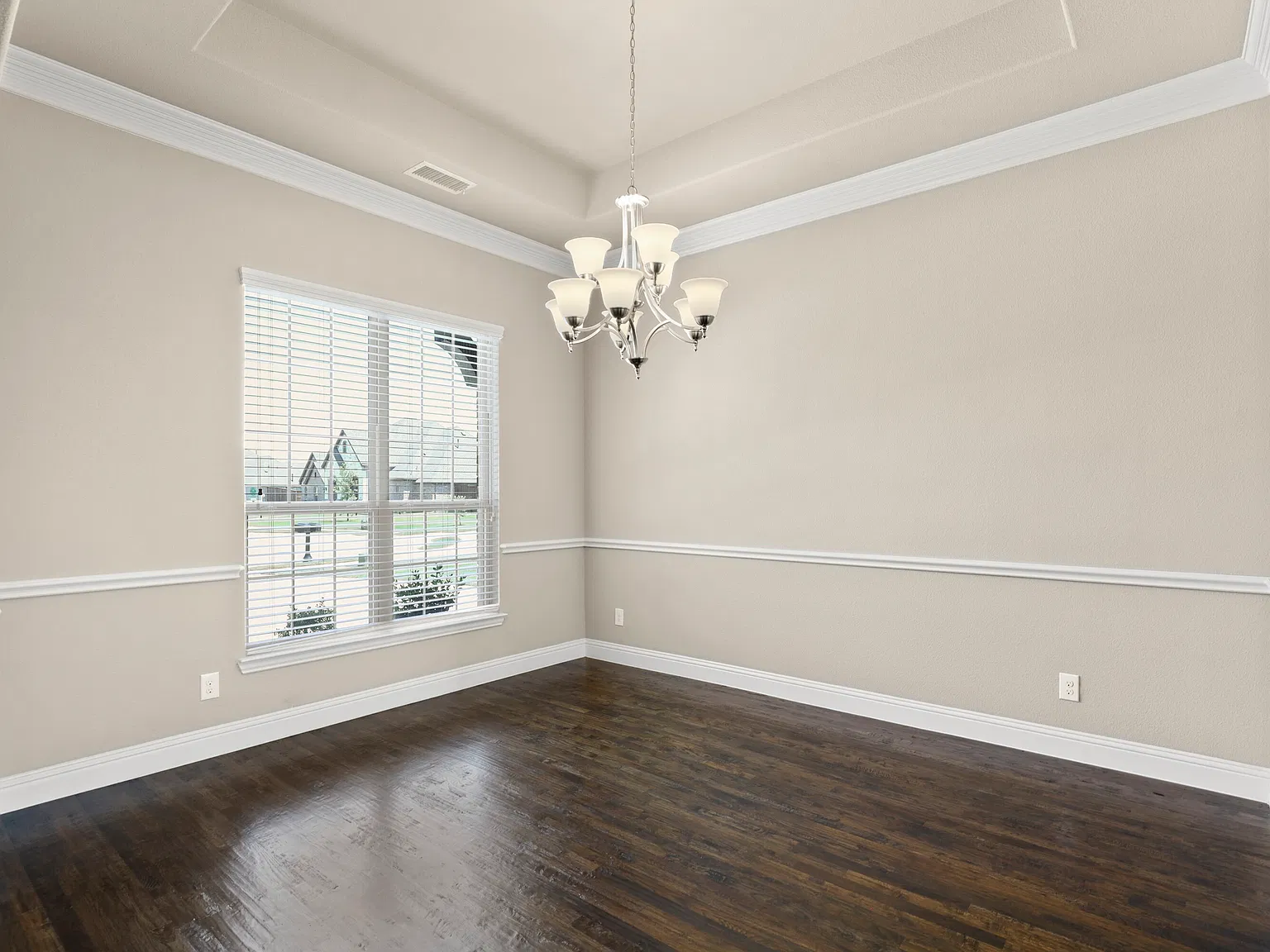4 bed, 3.5 bath, 3401 sqft, $4,000 — Photo 3