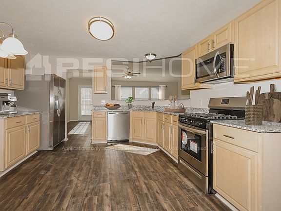 2nd image of 910 Willow West Dr