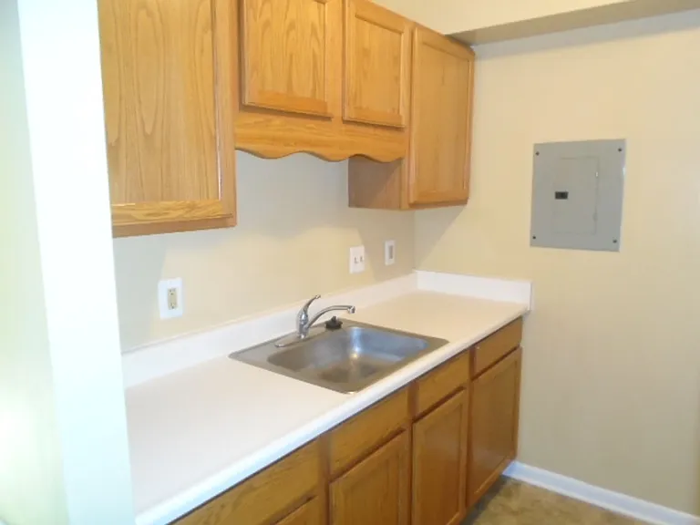 Maple View Apartments — Photo 5