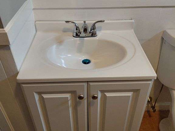 2nd image of 488 Ridge St #3