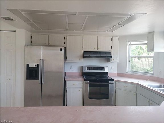 3rd image of 1546 & 1550 Ne 8th Pl