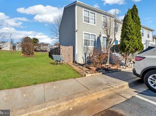 16 Applegrath Ct, Germantown, MD 20876