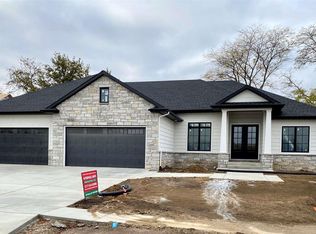 1832 Willow Bend St, Chatham, IL 62629