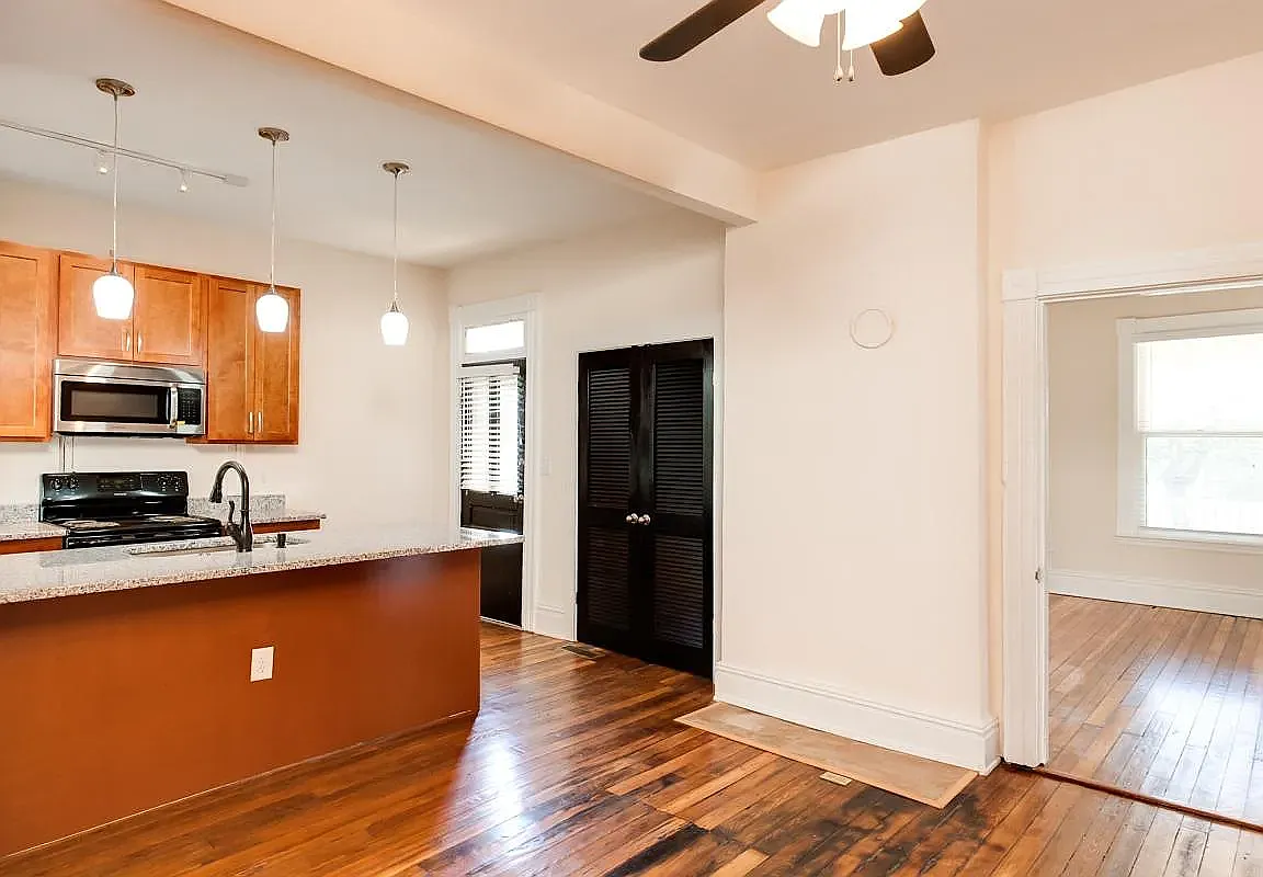 2 bed, 1000 sqft, $1,650 — Photo 2