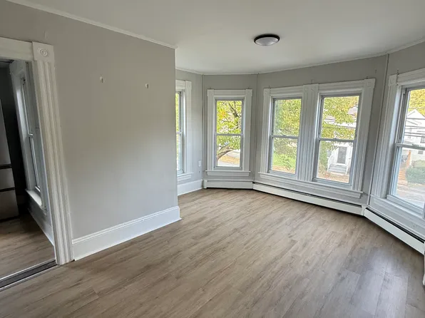 81 Main St #2, Raymond, NH 03077