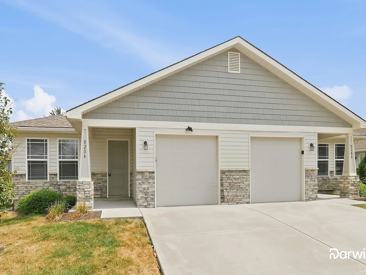 3 bed, 2.0 bath, 1253 sqft, $1,740 — Photo 1
