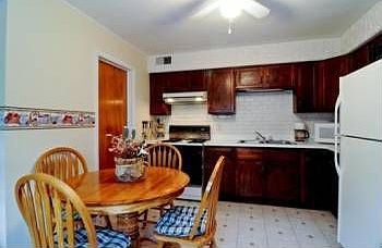3rd image of 440 Bryant Ave