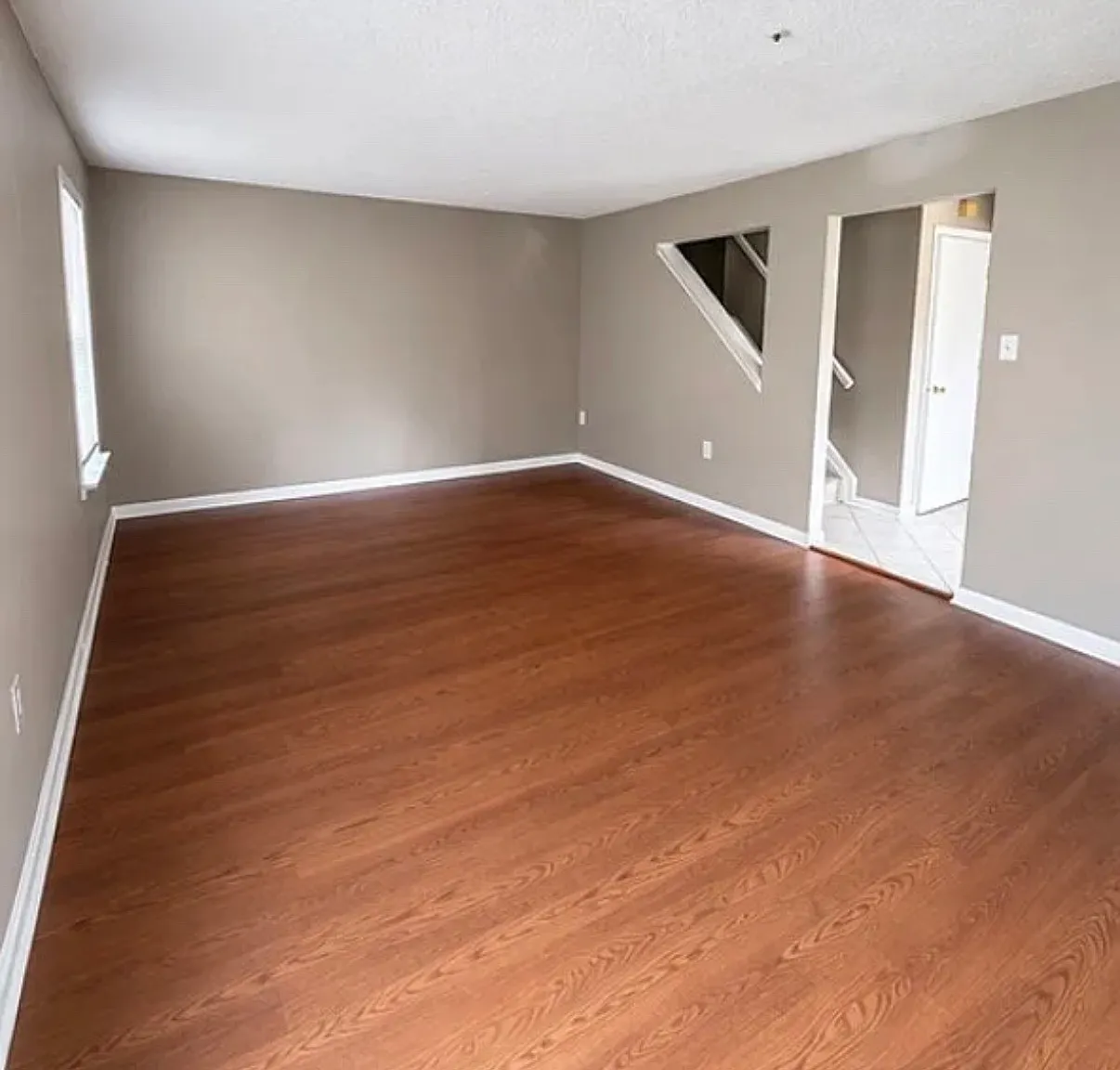 3 bed, 1200 sqft, $2,900 — Photo 2