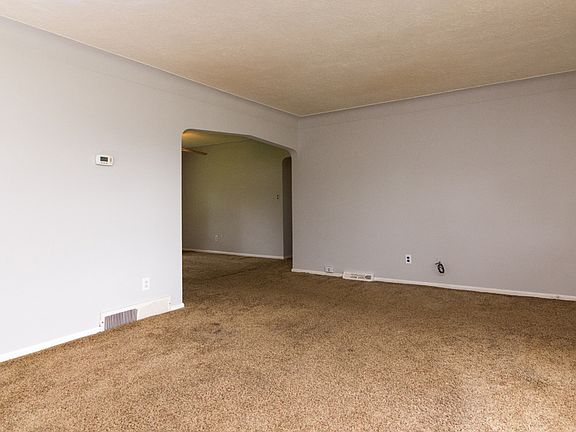 4th image of 7561 Elmhurst Dr