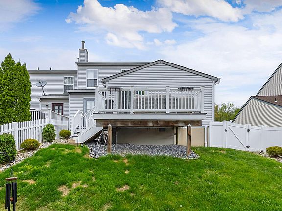 3rd image of 239 Strawbridge Ln