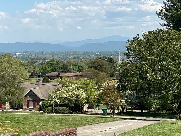 3rd image of 441 Smoky View Estates Dr