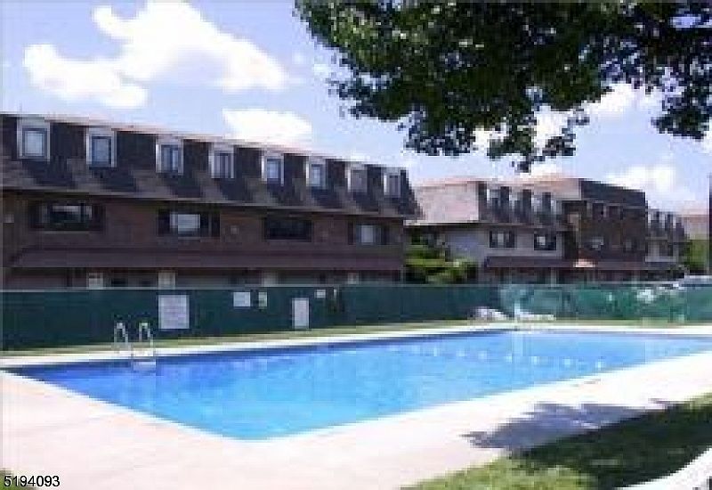 1st image of 565 Grove St APT B-1