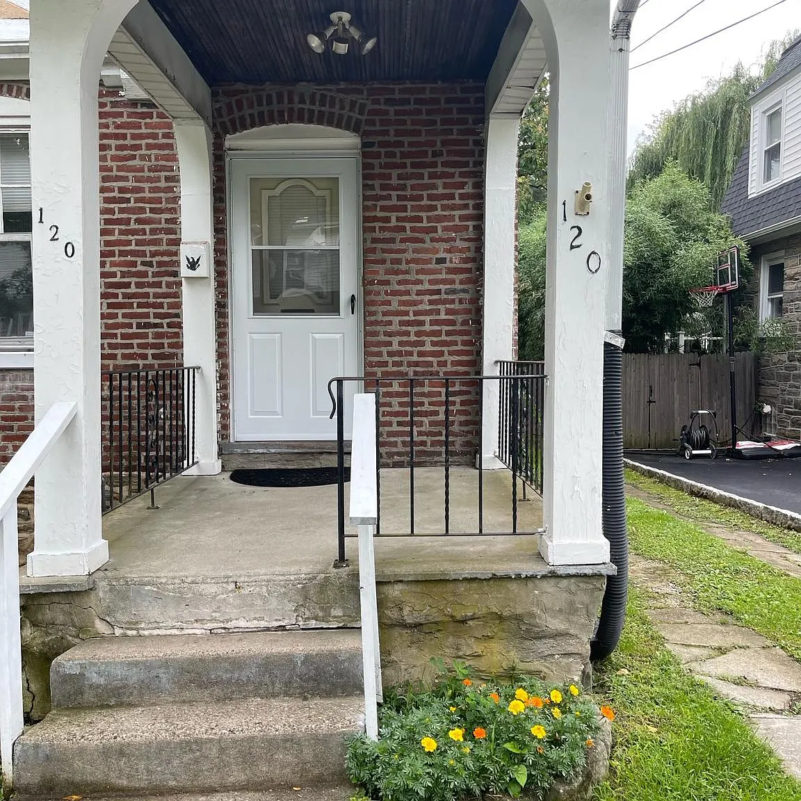 3 bed, 1.0 bath, 1168 sqft, $2,653 — Photo 1
