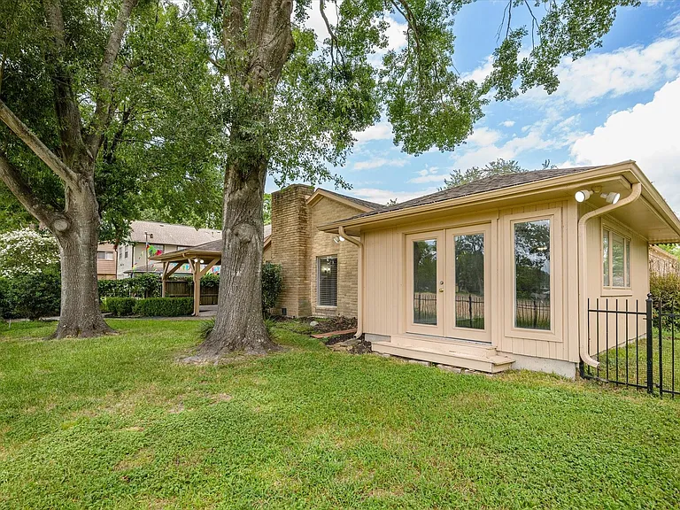 7715 Brush Wood Dr — Photo 33