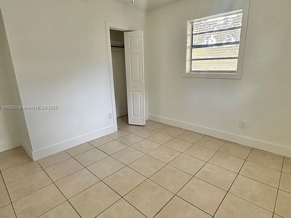 4th image of 4111 SW 33rd St